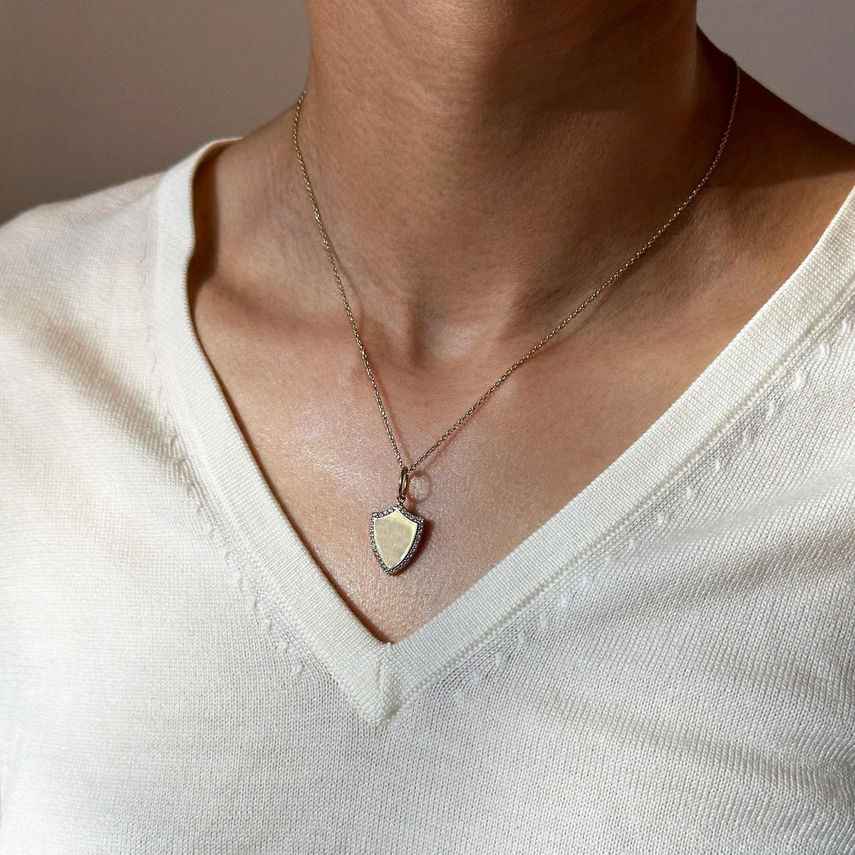 CREST DIAMOND PENDANT